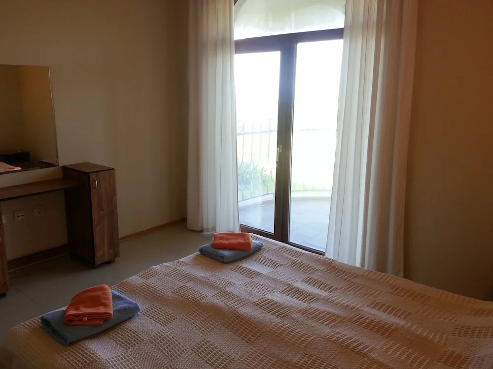 Menada Green Hills Apartments