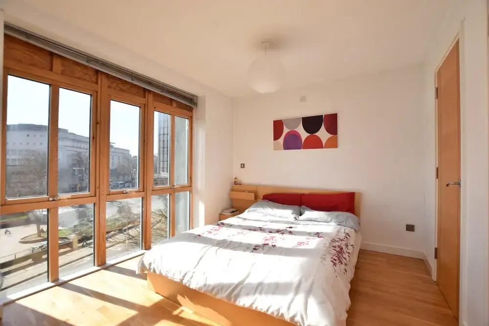 Spacious Studio Apartment in the Heart of the City
