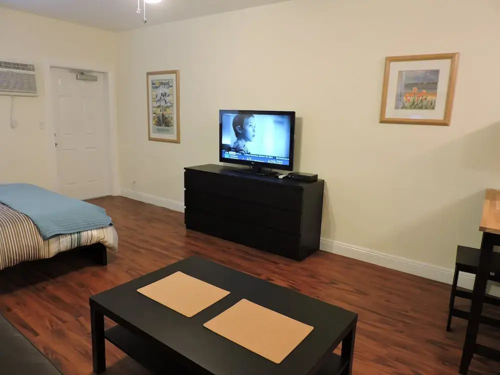 Seabreeze Beachside Studio #6 for 4 Great Location