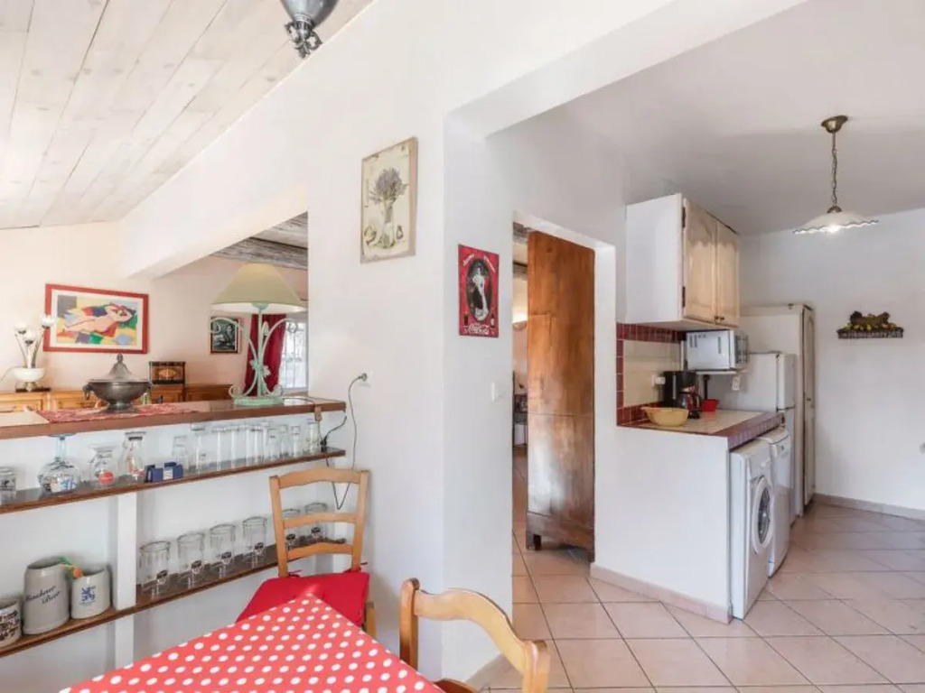 Villa in L'isle-sur-la-sorgue With Pool