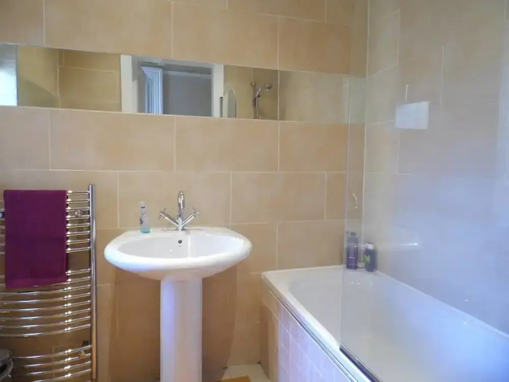 Spacious and Quiet Flat in the Heart of Finnieston