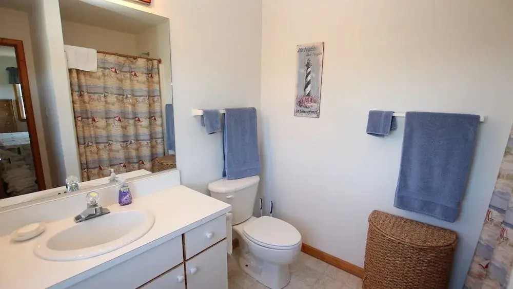 Momma's Happy, Daddy's Broke - 4 Br home by RedAwning