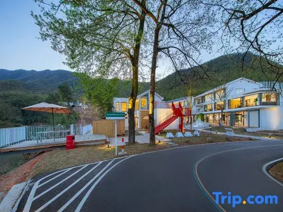 Yuannan Yard Yeluxury View Homestay (Yuannan Sichuan-Tibet Line Moon Bay Scenic Area Branch)