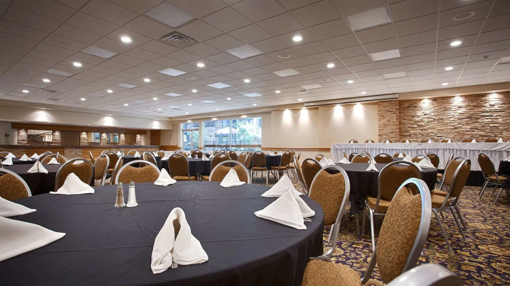 Crossroads Hotel & Event Center