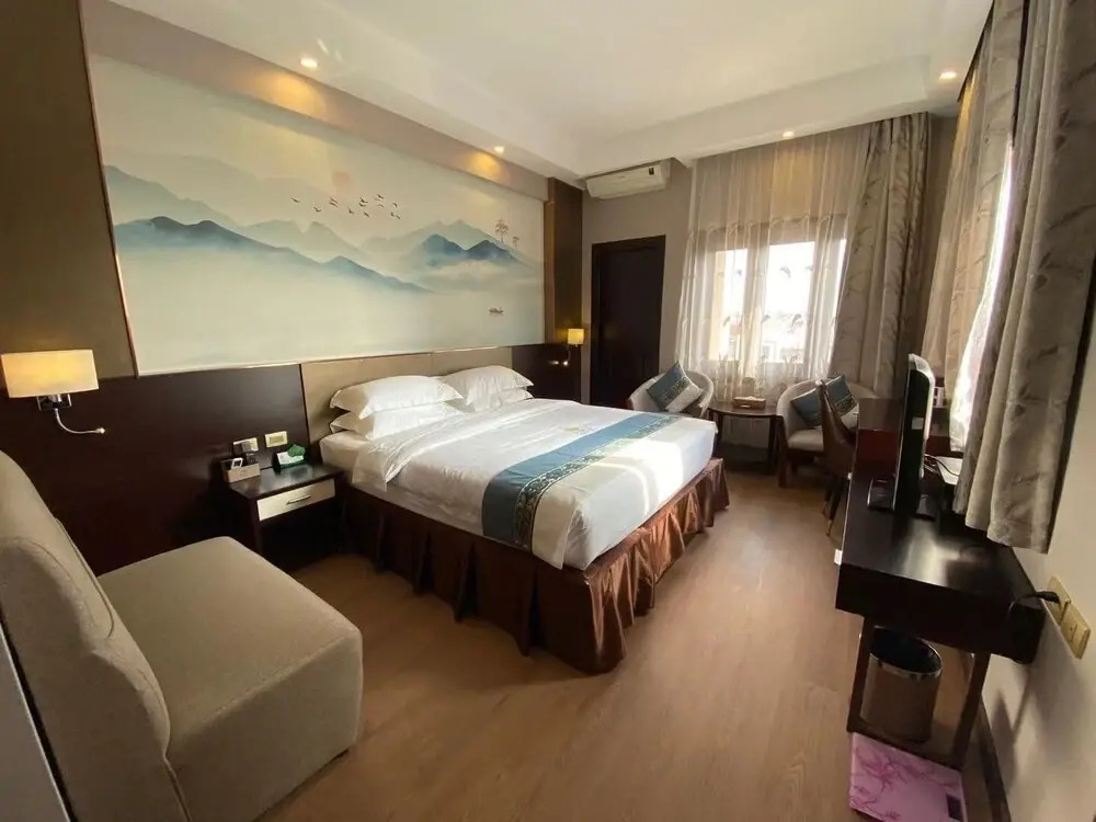 Amy Dong Do Plaza Hotel