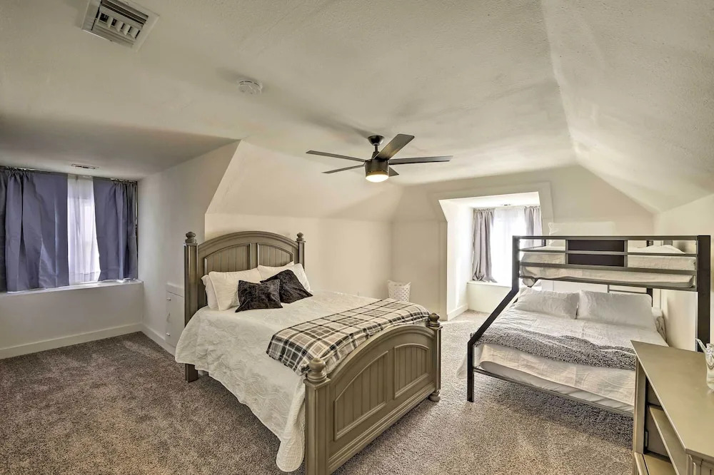 Riverside House w/ Yard ~ 1 Mi to Downtown!