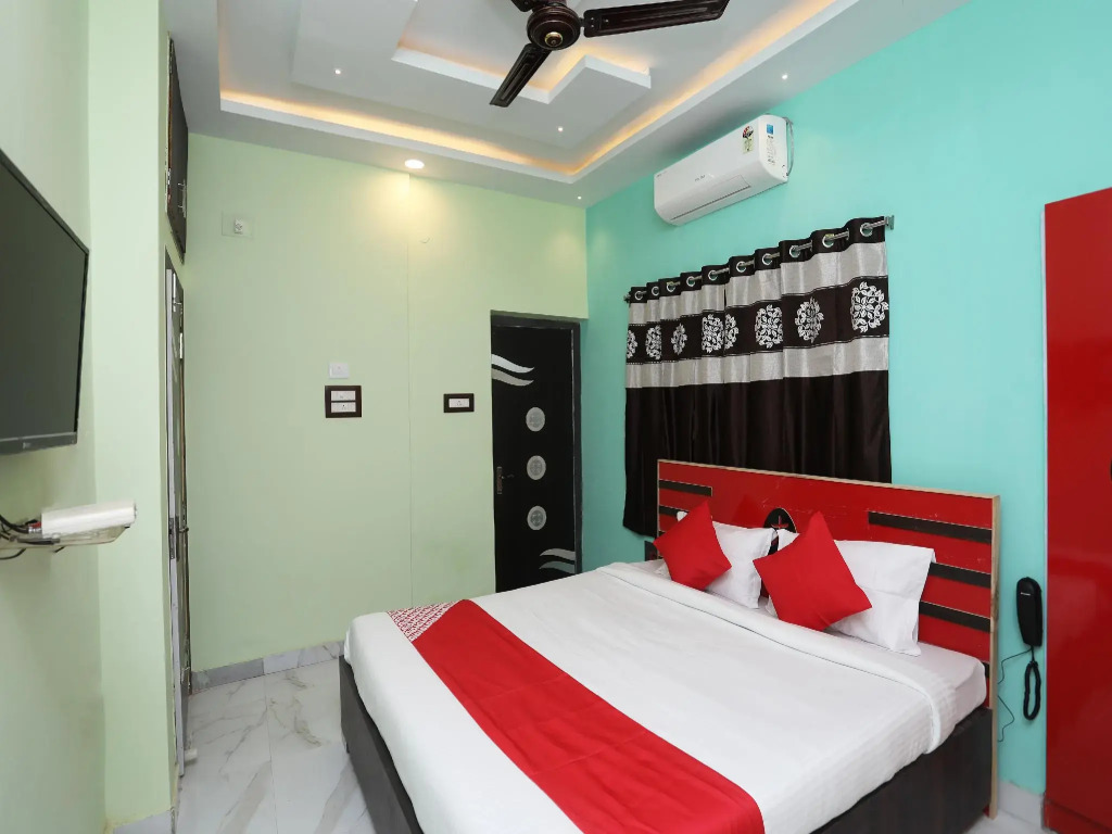 OYO 41335 HR Inn