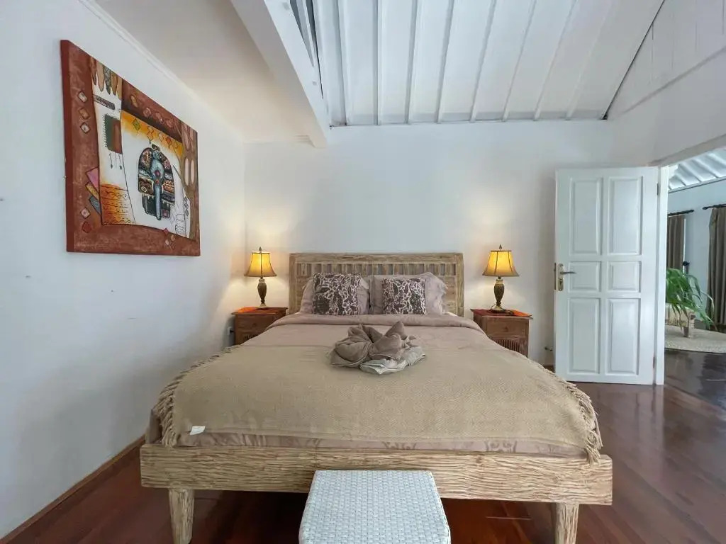 Beach House Canggu - 150m Berawa beach
