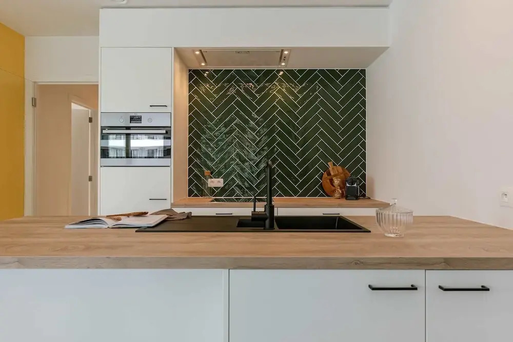 Cozy Ground-floor Apartment With Terrace Modern Amenities and Beachside Location