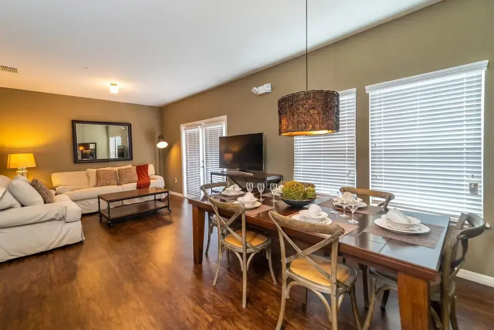 November Special at WL 4 Bed 3 Bath ID: 256178