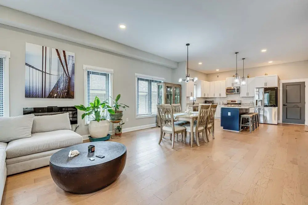 3 Mi to Mercedes-benz: Home w/ Office & Backyard!