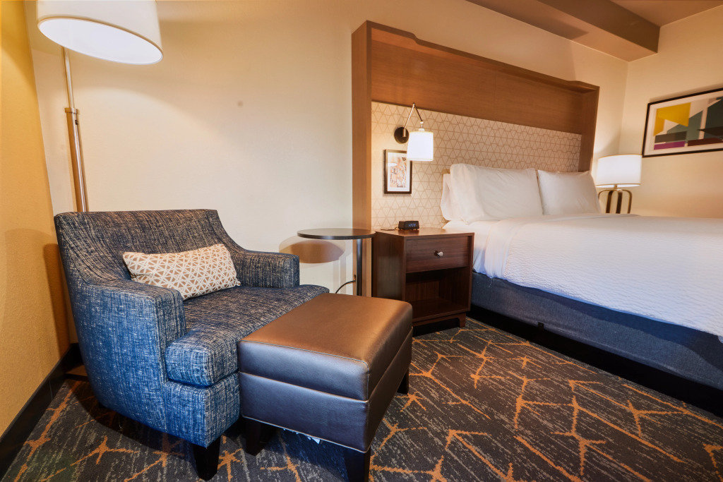 Holiday Inn & Suites Oakland - Airport by IHG