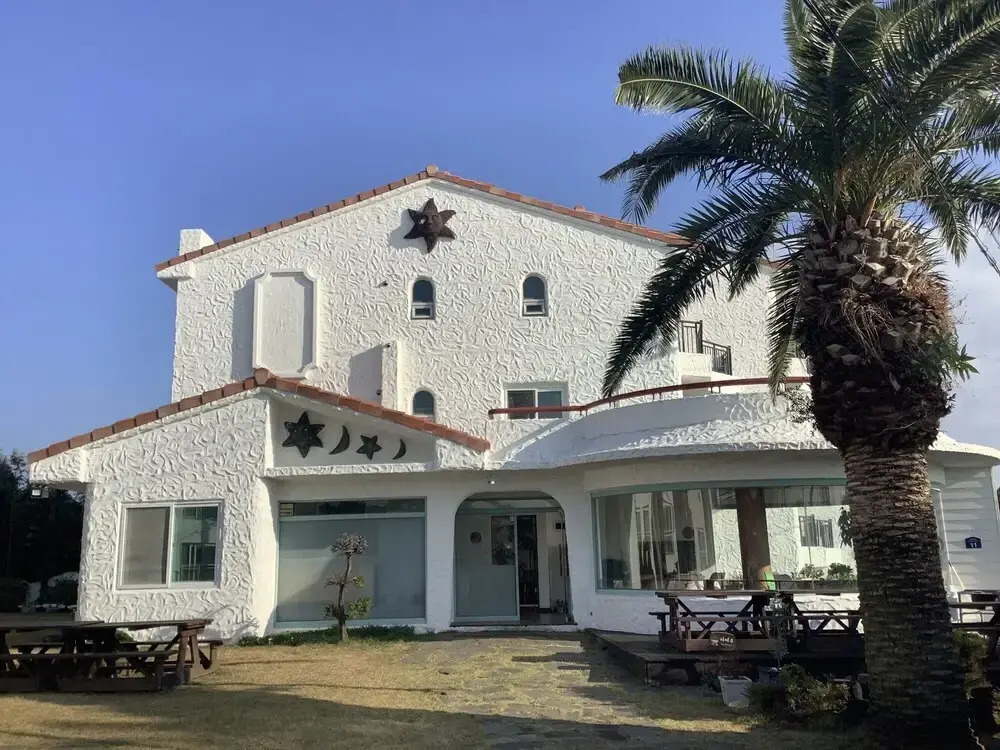 Amante Pension