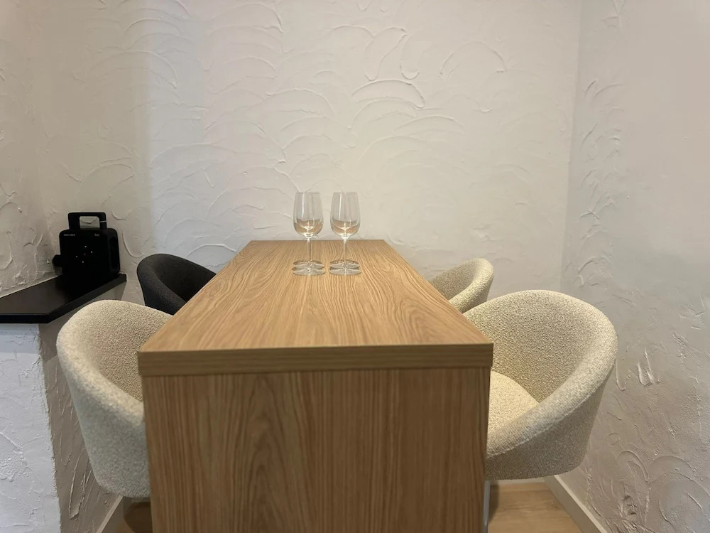 Cozy 1BR & Living Room Near City Center
