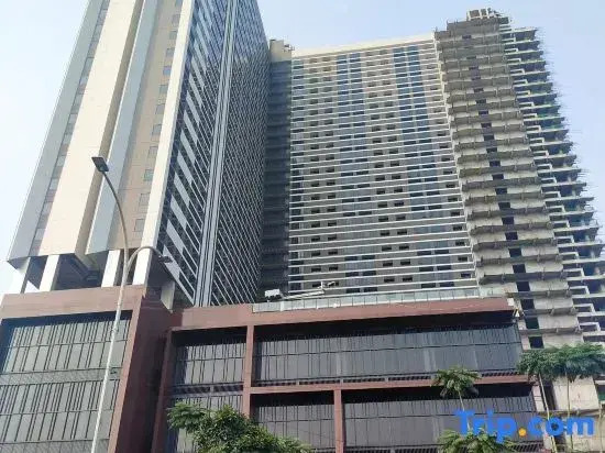 Premium Collins Boulevard Near Airport