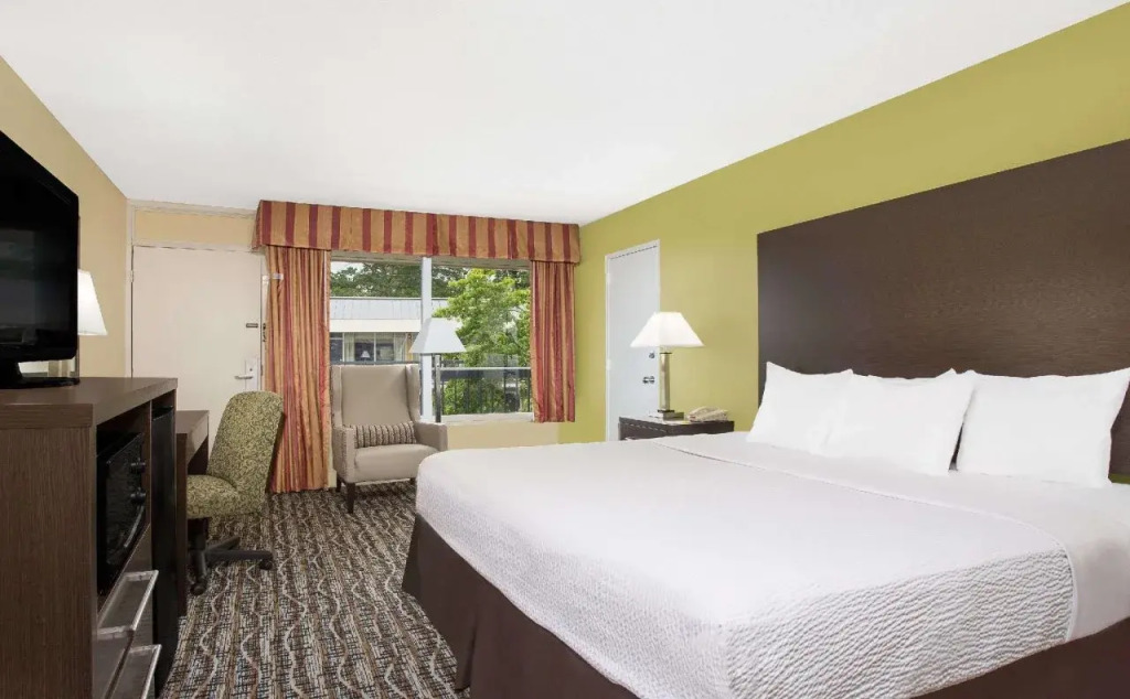Days Inn - Asheville Mall