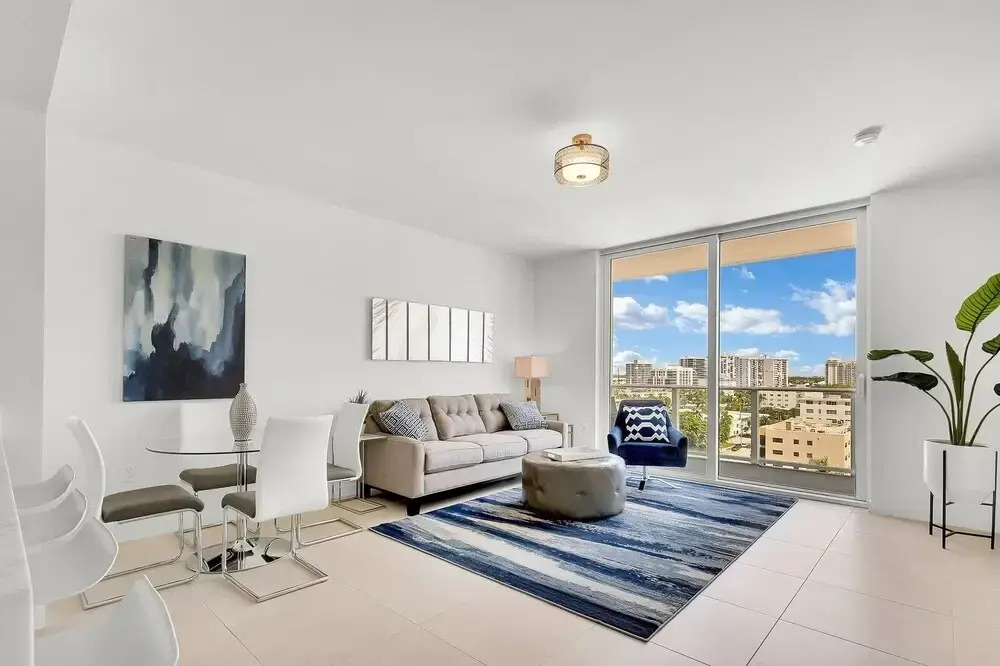 Top Fort Lauderdale Condo 9th Floor - Private and Sanitized, Hotel Amenities, Free Parking for Stays Over 27 Days, 400 ft From the Beach. Hosted by Super Host!