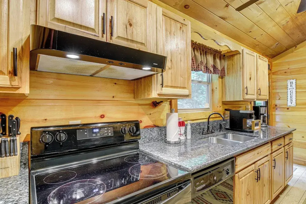2 Mi to Dtwn Gatlinburg: 'crescent Claw Cabin!'