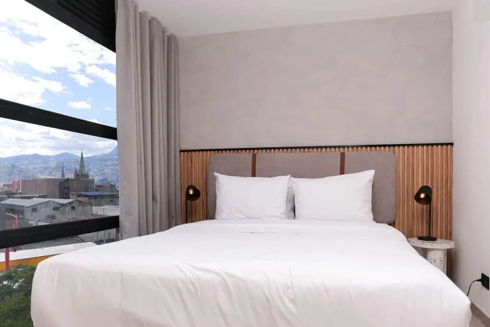 Metropolitan Living - 515a