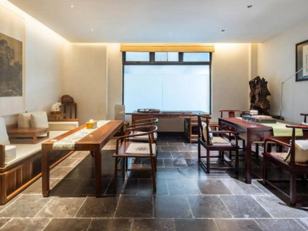 Shiyan Jiahua Holiday Hotel (Wuyan Shopping Mall People's Hospital Branch)