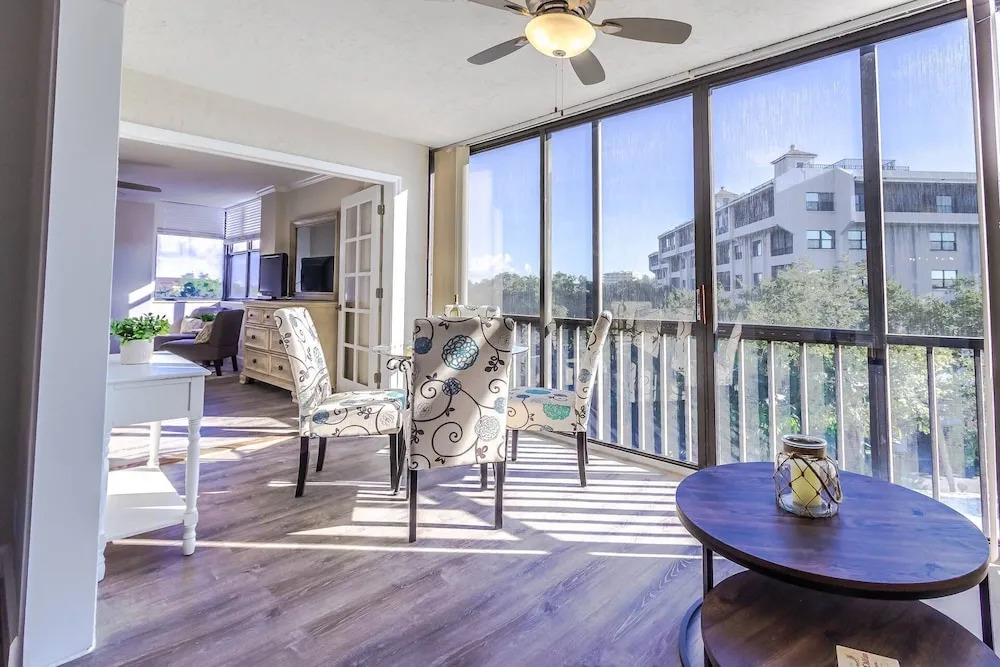 Harbor Towers 4th Fl Pool & Bay Views End Unit
