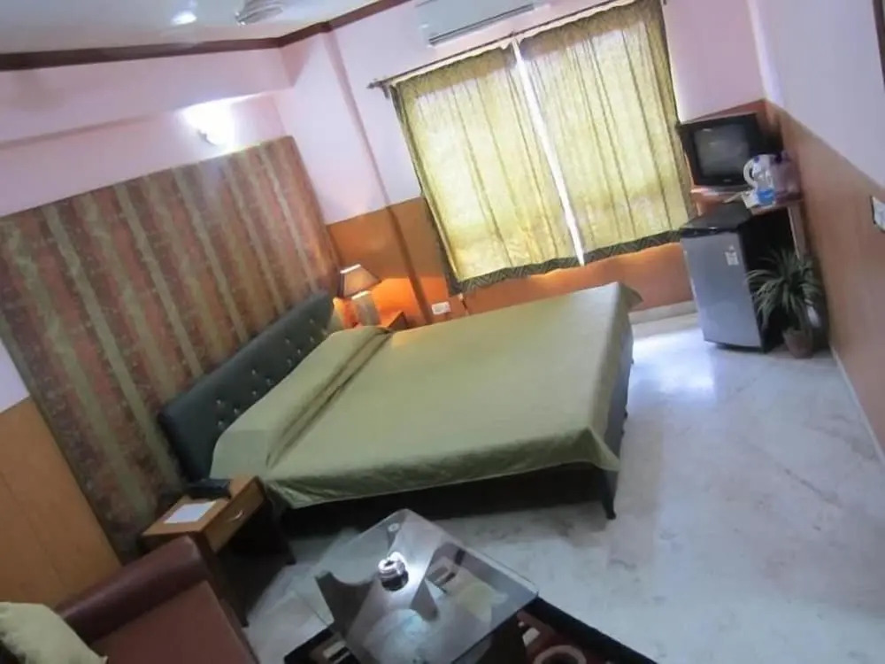 Malik Court by OYO Rooms