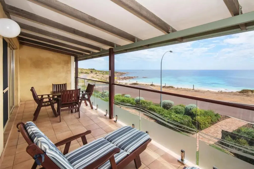 Canal Rocks Beachfront Apartments