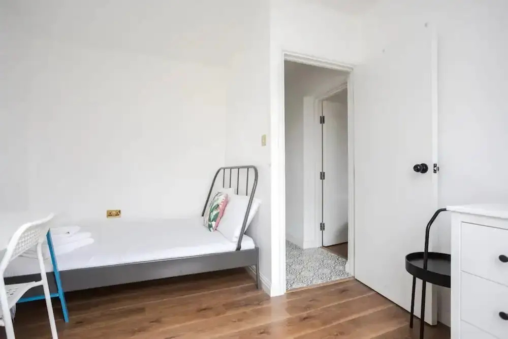 Spacious 4 Bedroom Apartment in Bethnal Green