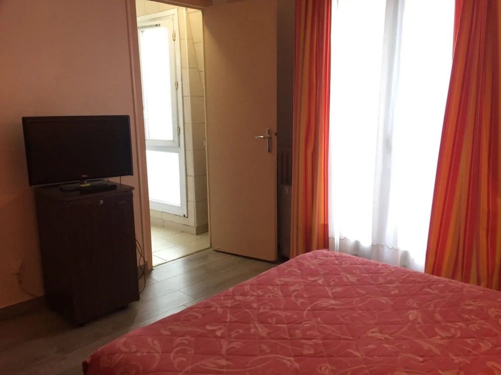 Hôtel des Pyrénées - Entre Bastille et Nation