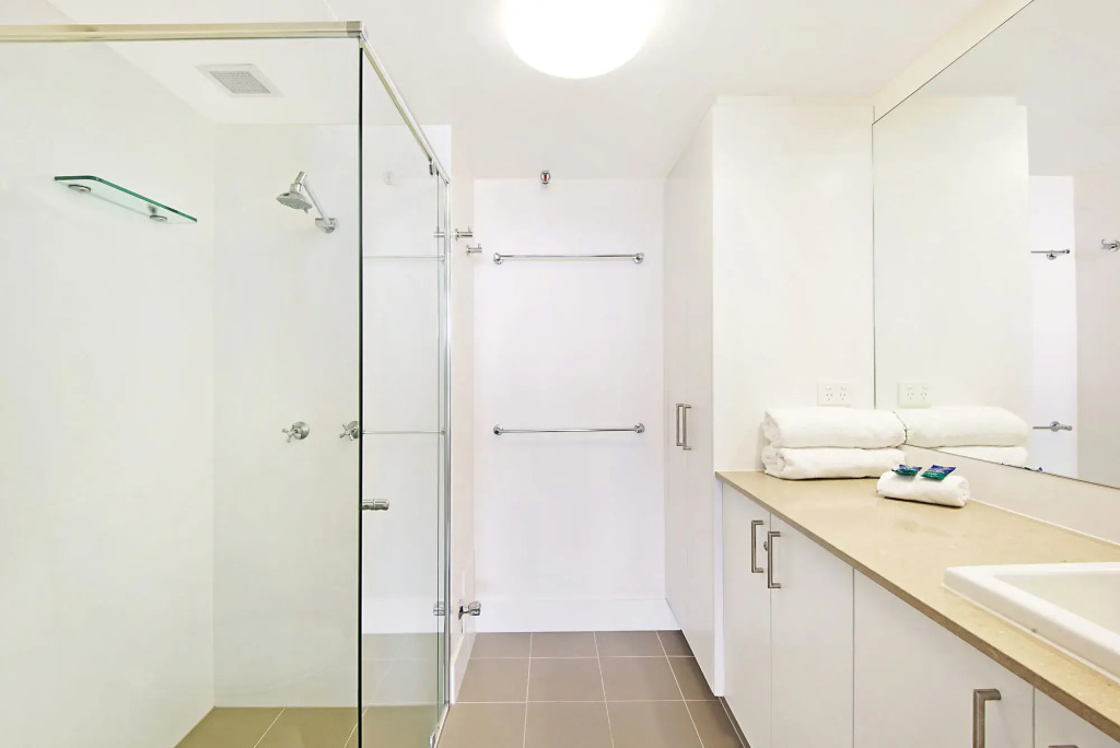 Surfers International Apartments