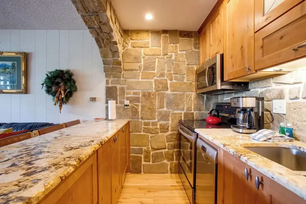 Pool & 3 Hot Tubs: Winter Park Condo on Bus Line