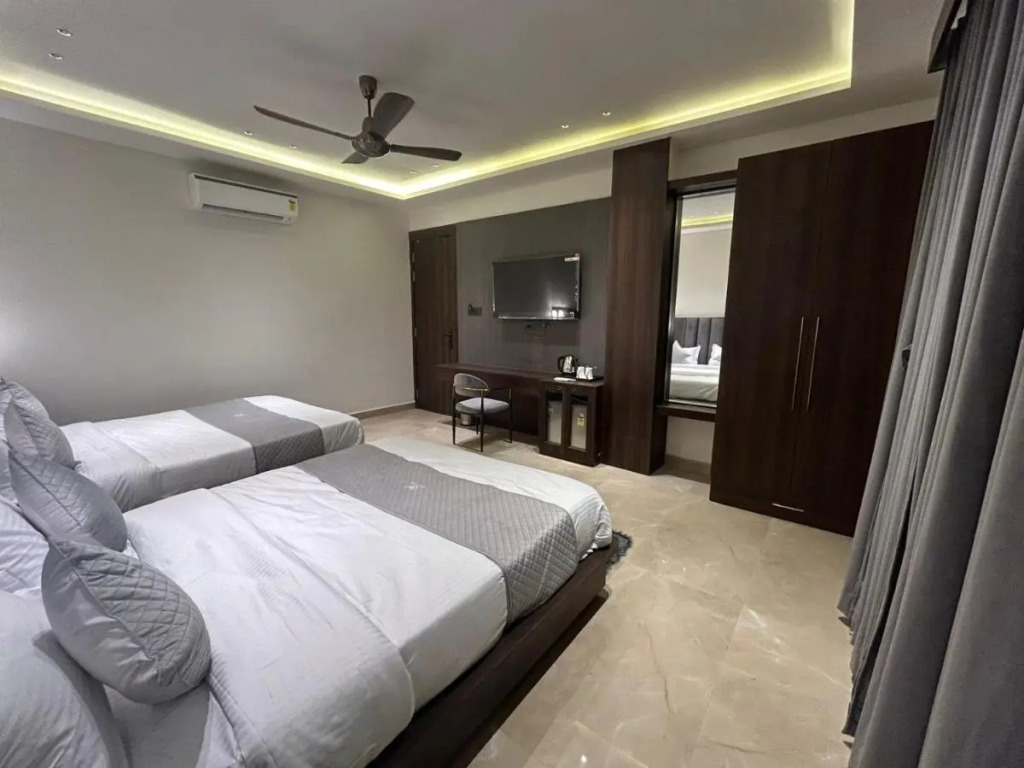 Hotel Majestic Grand By MNG Rooms