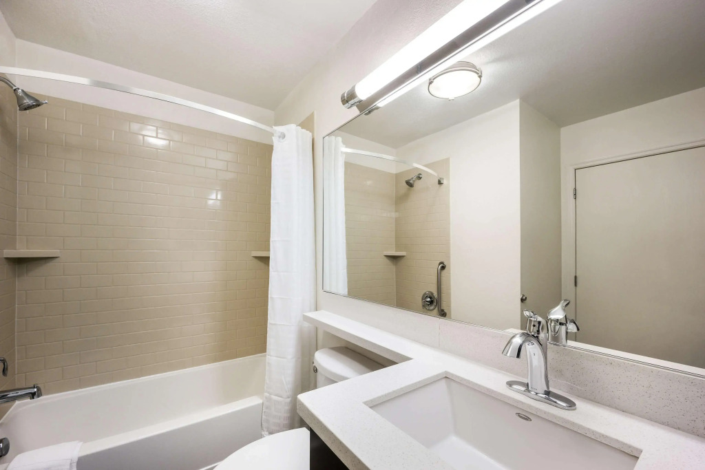 Sonesta Simply Suites Boston Braintree