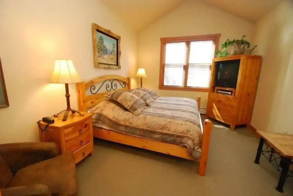 Red Hawk Townhome 3 Bedroom Apartment by Key to the Rockies