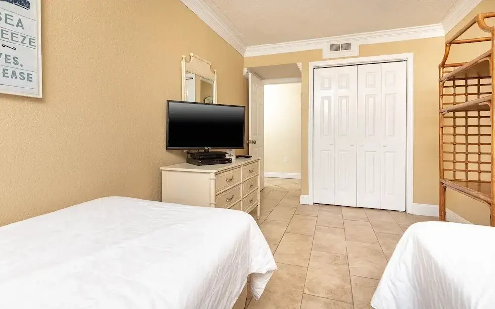 Island Winds East 811 3 Bedroom Condo