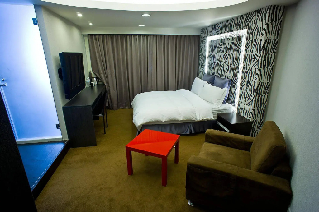 Urban Chic Inn