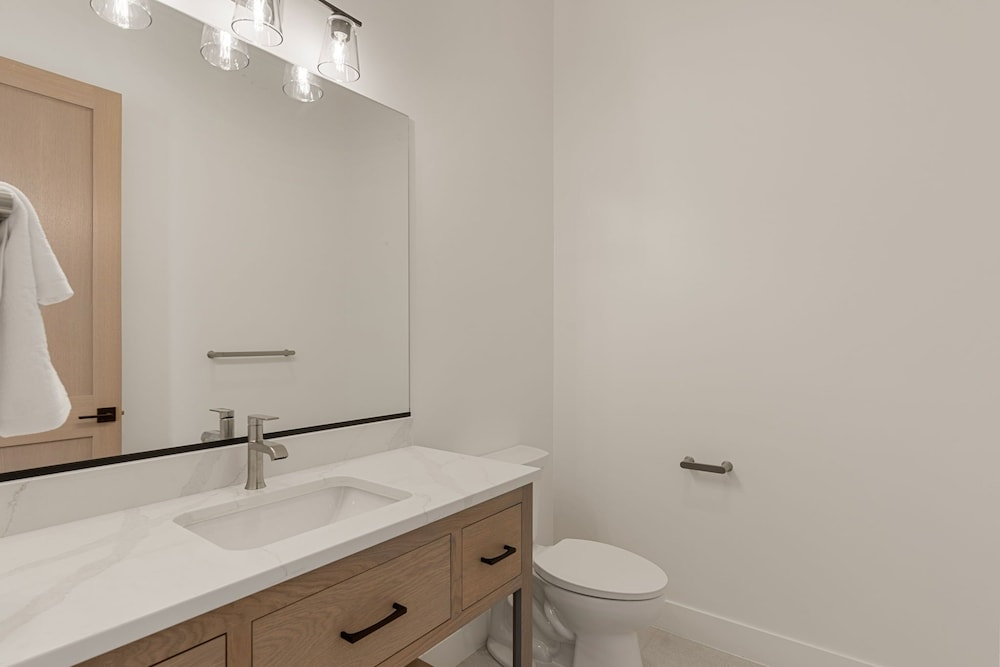 Pearl Beach A+b 6 Bedroom Home