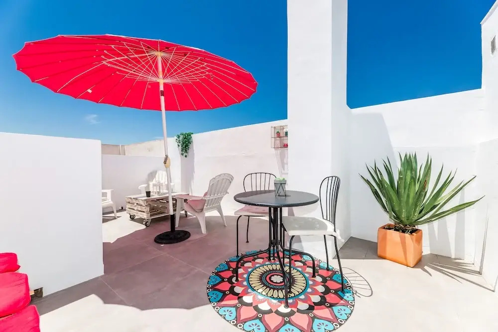 Trendy Central Apt With Small Parking And Terrace