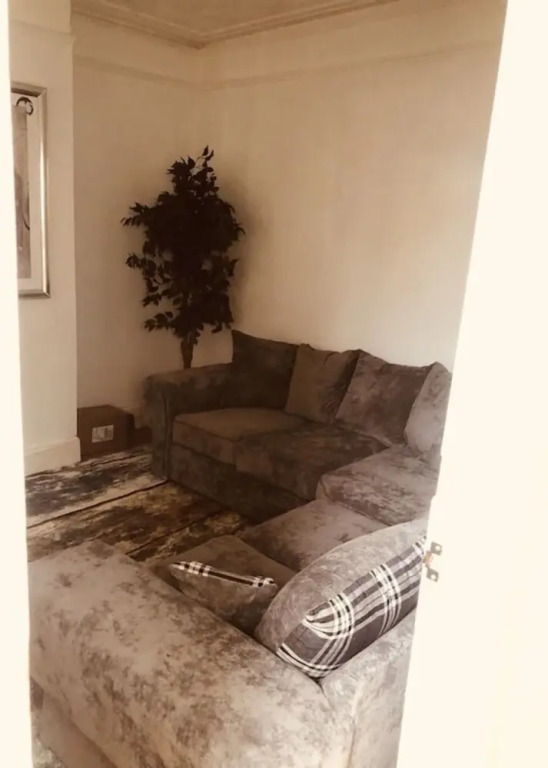 Lovely 3-Bed House in Gillingham