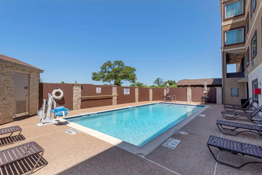 Best Western Plus Arlington North Hotel & Suites