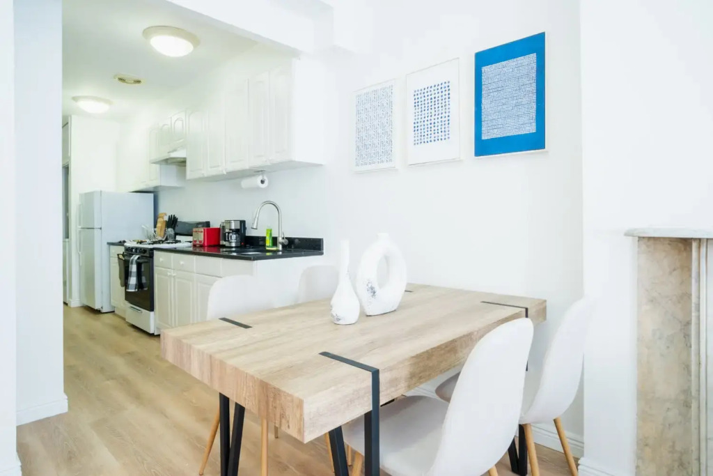 1435-4 I 3 Bedrooms 2 Bath W D Prime Upper East