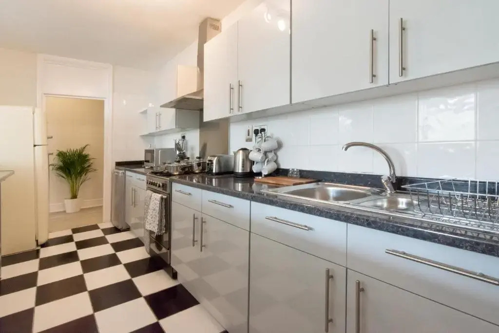 Luxury 2 bedroom Clifton flat with free parking