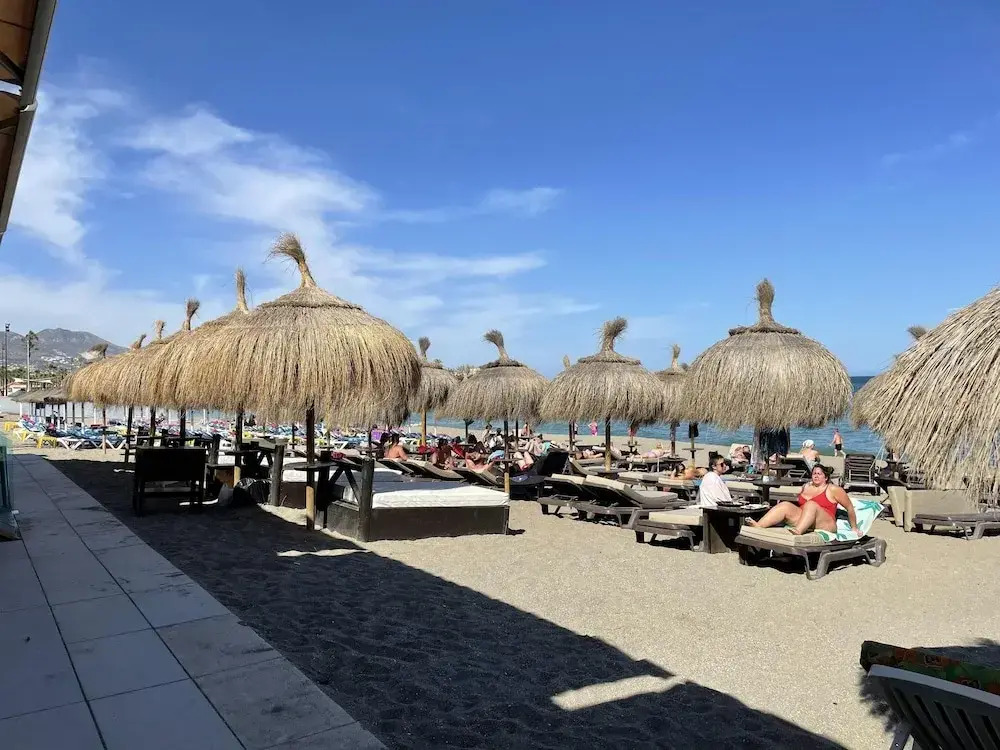 Duplex Apt, 3 Bedroom, Sleeps 6, Pool