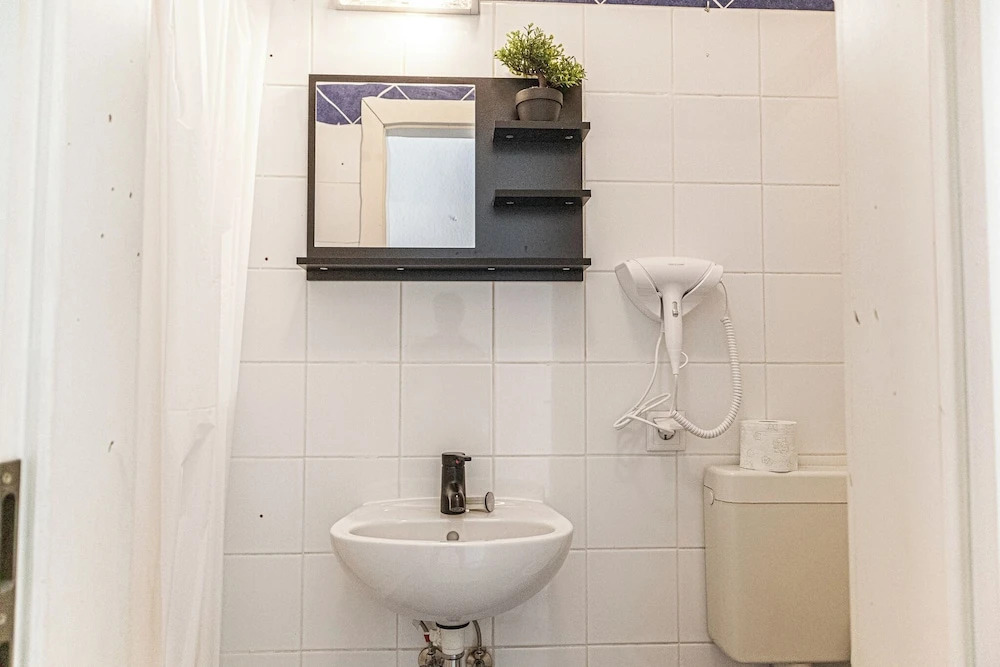 Beautiful 2BR Apartment Near Rennweg