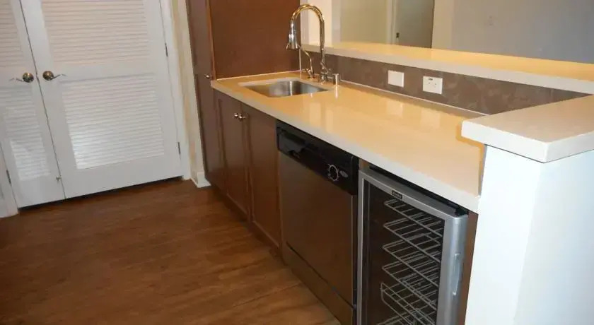 Luxury 2-Bedroom, 2-Bathroom with Pool and Views