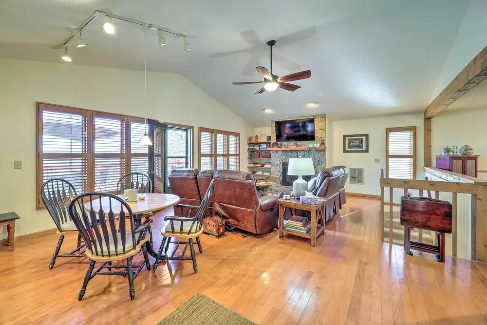 Mtn-view Cabin w/ Deck, 2 Mi to Beech Mtn Slopes!