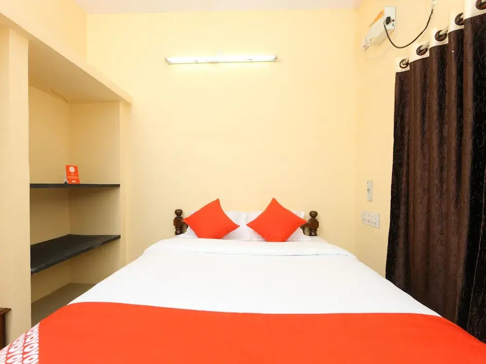 OYO 15128 Home Elegant 2BHK Near Boat House