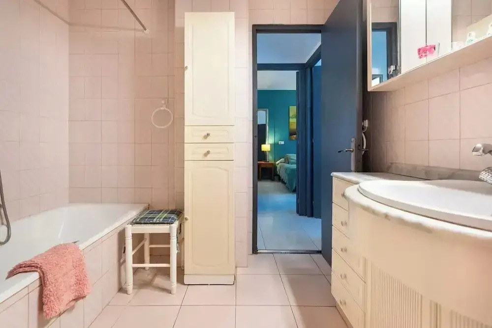 4 Bedroom 6 Guests Apartment 60m From Beach