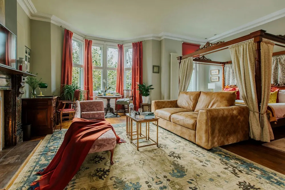 The Suite, 82 Cathedral, Private Parking