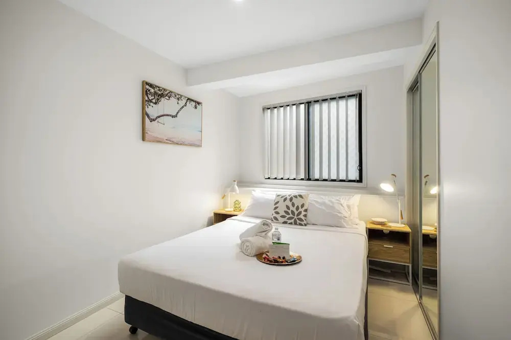 Smart Suites Self Check-in Apartments - 144 Dixon